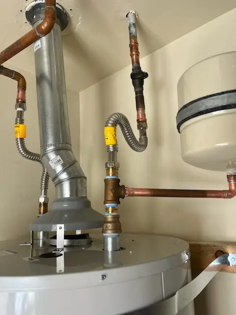 Water heater installation and plumbing repair in Lapidea